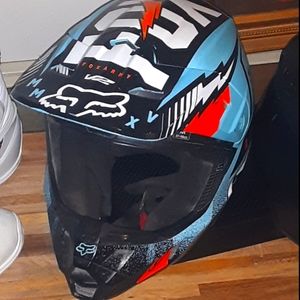 Fox v2 motorsports headgear